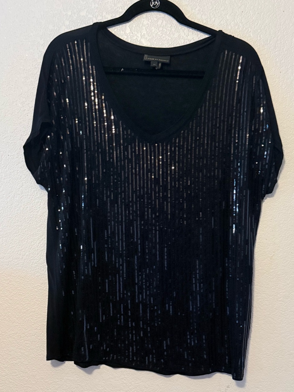Jeans by buffalo Buff Black Short Sleeve Sequin V-Neck Tee 0003